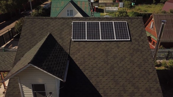 Фото солнечные панели на крыше дома