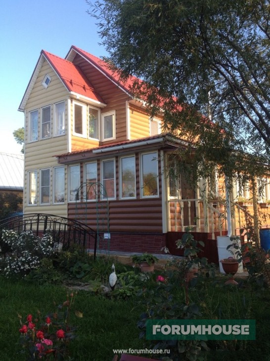 Фото загородный дом с застекленным балконом