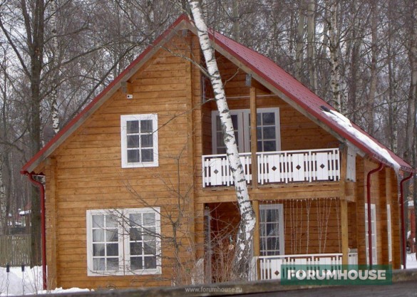 Фото деревянный дом с террасой и балконом