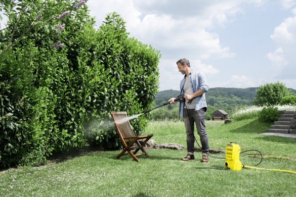 Чистка садовой мебели с минимойкой Karcher