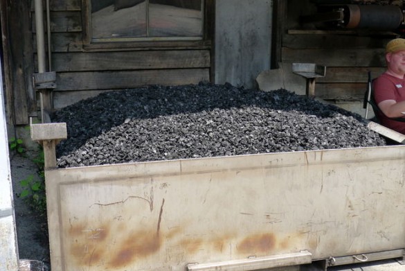 Дрова и уголь против топливных брикетов: выявляем сильнейшего