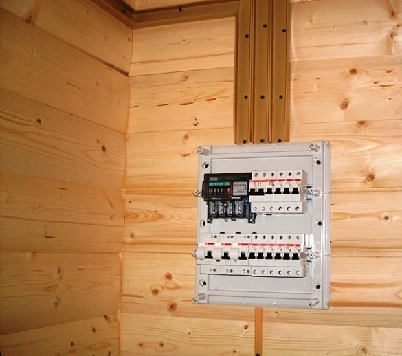 Как сделать электропроводку в деревянном доме