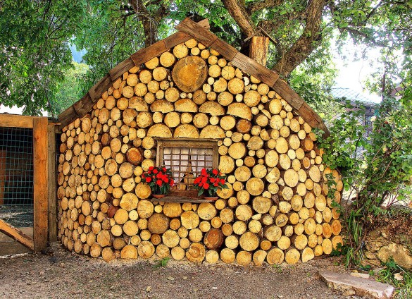 Как построить дом из дров своими руками?