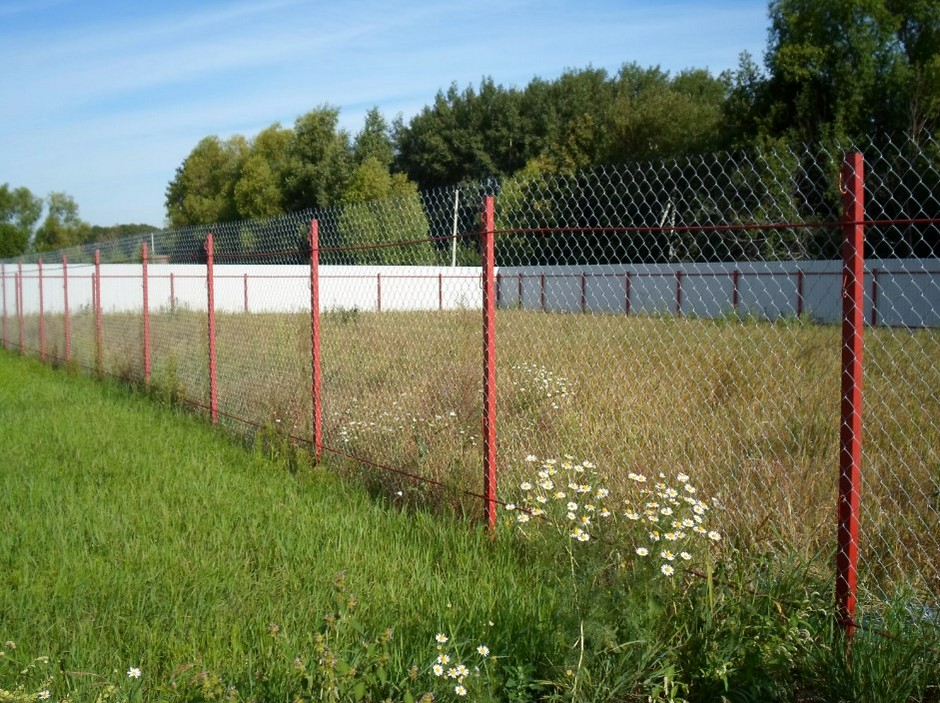 Можно ли поле огородить забором