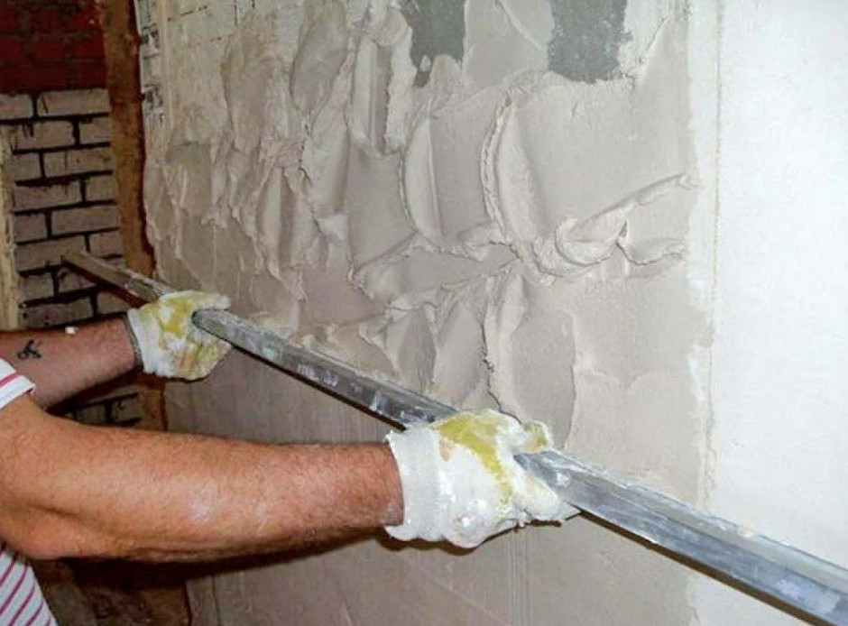 Как выровнять стены в квартире своими руками: советы по выбору материалов и основные этапы