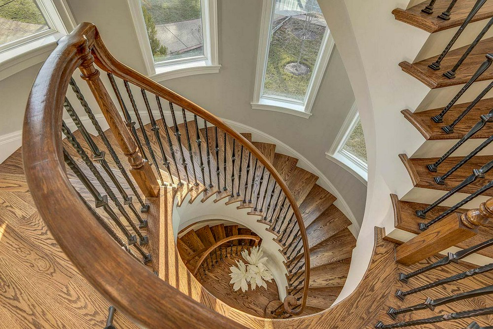 Дизайнерское решение для лестниц в частном доме