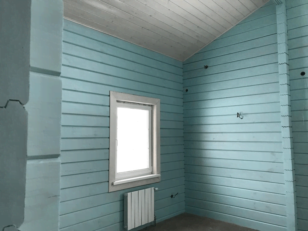 Покраска интерьера деревянного дома с использованием материалов собственного производства