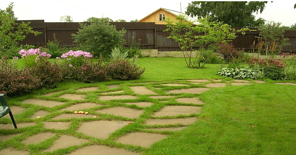 Каменные садовые дорожки: как преобразить двор эффектно и надолго 
