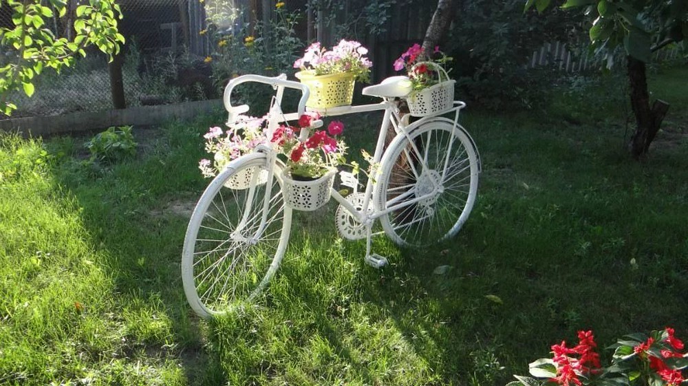 Что можно сделать из старого велосипеда: идеи поделок для дачи и дома