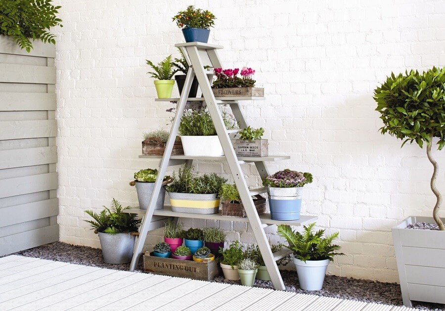 Деревянная подставка для цветов на балконе или террасе - сделай сам!