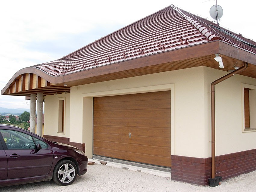 Что лучше построить на даче — навес или гараж?