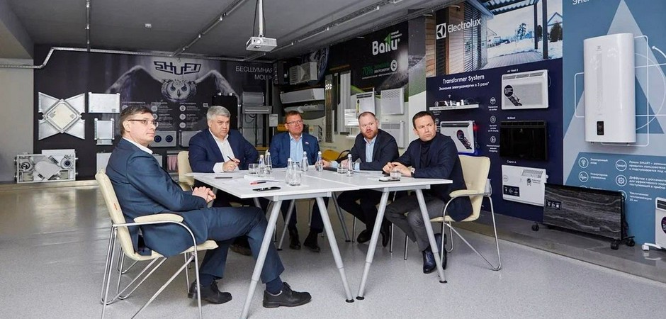 Глава Роскосмоса Дмитрий Рогозин посетил технопарк «Русклимат ИКСЭЛ»